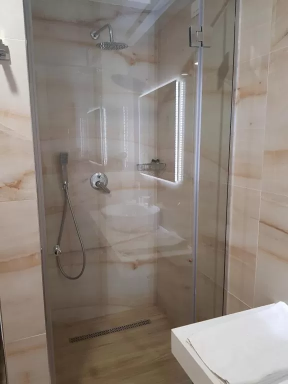 Royal G Hotel _ SPA 10 - STD DBL City View NO Blc 4.jpg